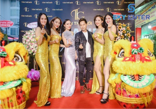 to-chuc-su-kien-le-khai-truong-tan-the-gioi